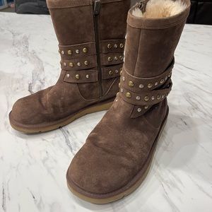 Women’s Uggs. Size 9